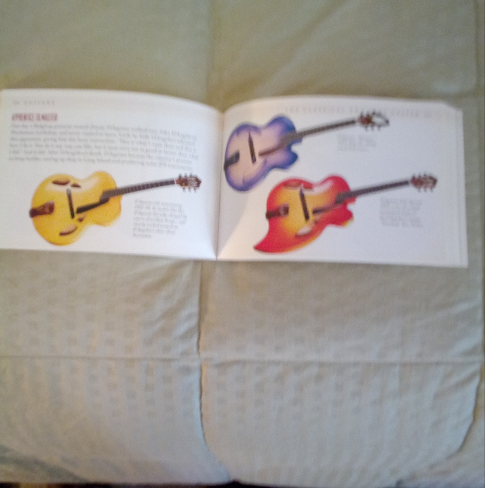 A Celebration Of Pure Mojo Guitars Soft Cover By David Schiller - Picture 5 of 6